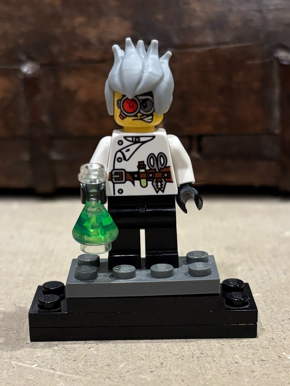 Lego Crazy Mad Scientist Minifigure from Monster Fighters 9466